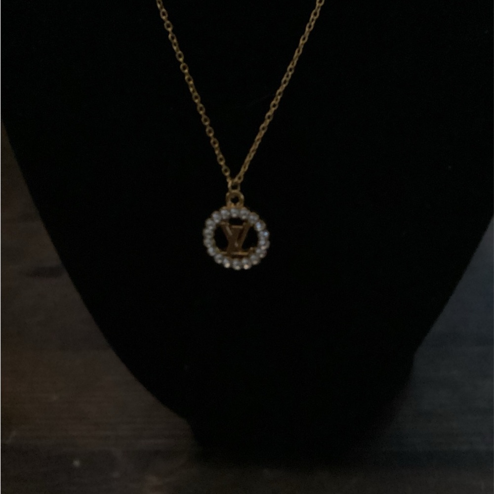 Beautiful LV Charm on unbranded Chain - Picture 5 of 6